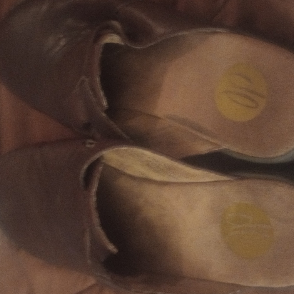 Shoes - Picture 3 of 4